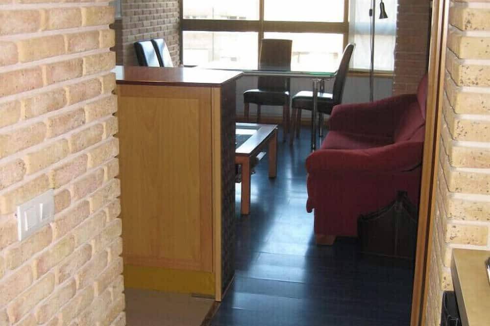 Entire apartment, Beautiful apartment with terrace, swimming pool, gym, sauna and 10,000m2 of gardens in Vigo, Rías Baixas