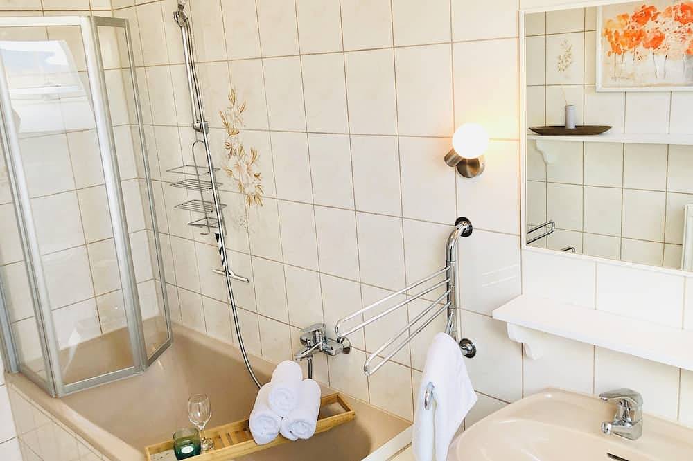 Ganze Wohnung, Helle gemütliche Atelierwohnung #5 im Haus Gerda in Arnbruck, Ostbayern