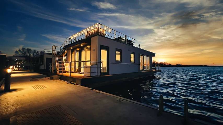 Boot für 4 Personen, mit Seeblick und Terrasse in Ribnitz-Damgarten