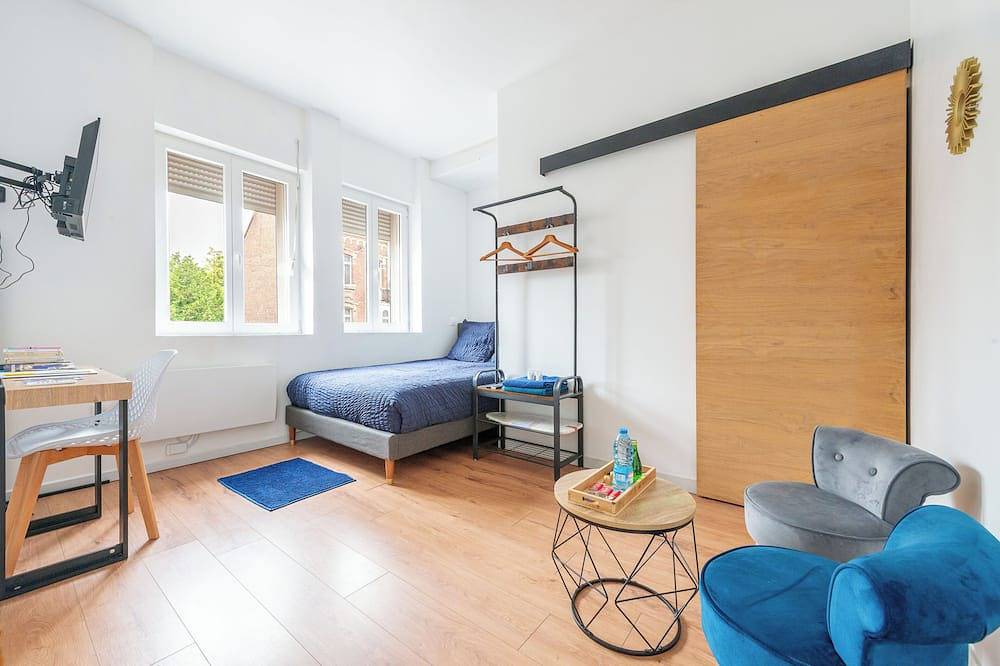 Appartement entier, Joli studio hyper lumineux à 1 minute de la Gare in Cambrai, Département Nord