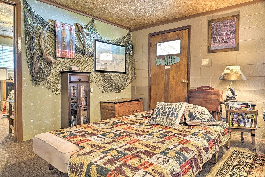 Lakeside Bull Shoals Lake Kabine mit Deck + Ansichten! in Taney County