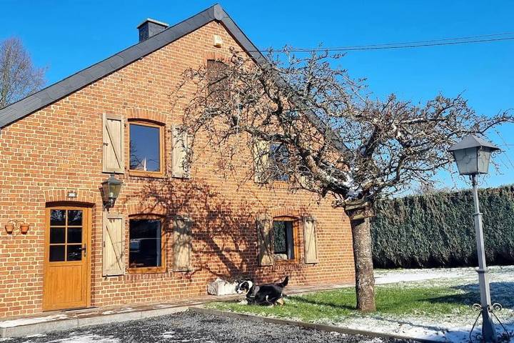 Location de vacances pour 9 personnes, avec sauna ainsi que jardin et jacuzzi, adapté aux familles à Tenneville