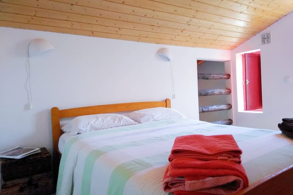 Haus im Dorf ,2016 total renoviert,6 Personen (5min Fahrzeit zum Strand) in Raposeira, Vila do Bispo