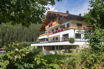 Ferienwohnung für 5 Personen, mit Garten und Sauna sowie Ausblick und Balkon in Werfenweng