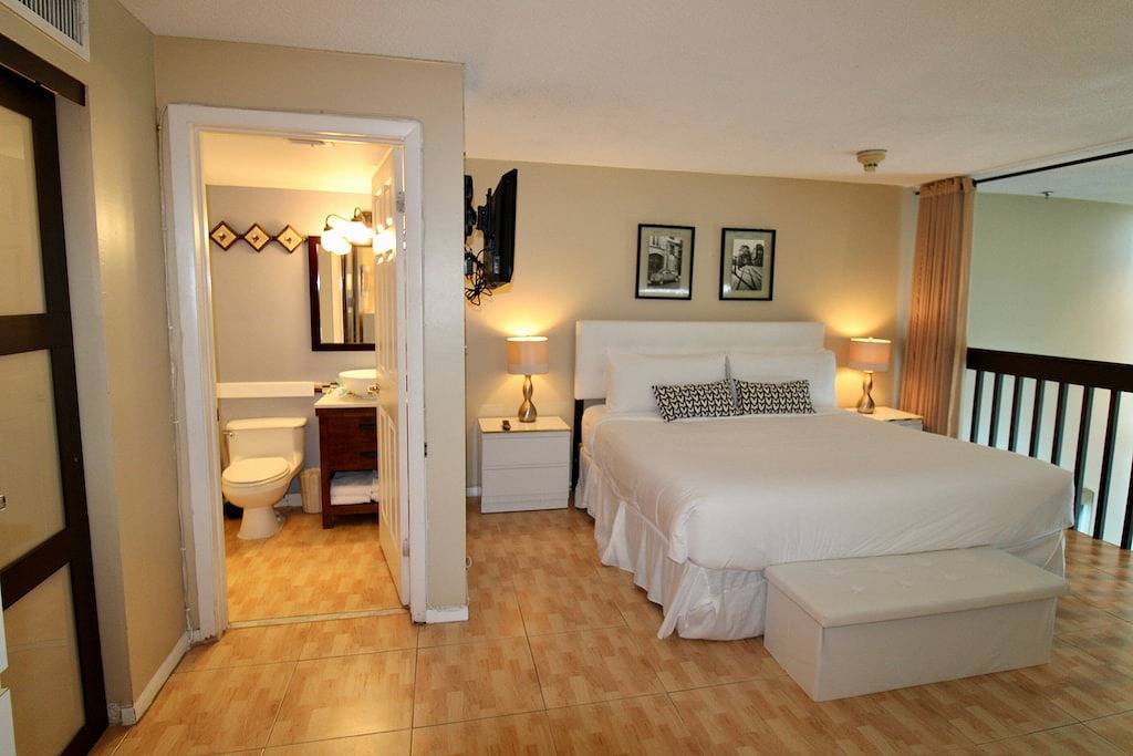 Loft for 6 Guests in Atlantic Heights, Miami Beach