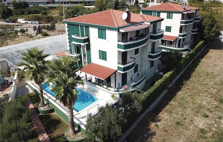Encantador apartamento de 1 dormitorio con piscina, wifi y acceso a la playa a 400 metros in Split, Condado de Split-Dalmacia