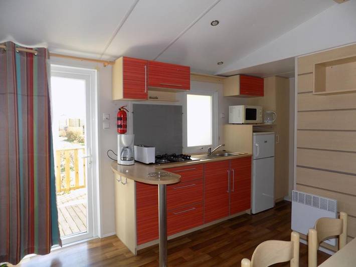 Camping pour 6 personnes, avec jardin ainsi que terrasse et piscine, adapté aux familles à Port-la-Nouvelle - 4