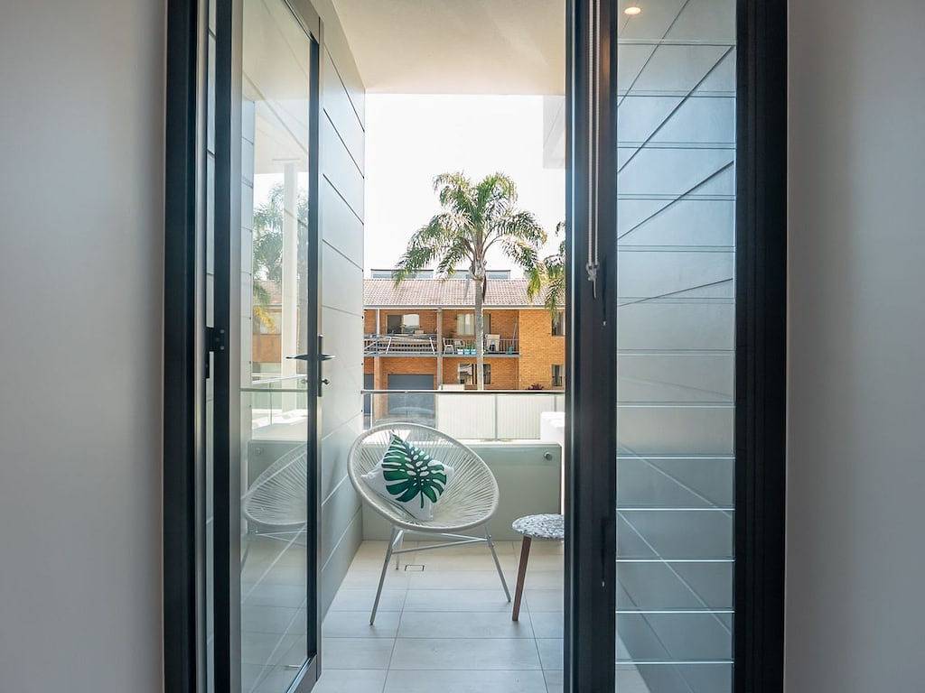 Ganze Wohnung, Situated above bustling First Avenue in Sawtell, this two bedroom apartment is a slice of luxury in Sawtell, New South Wales