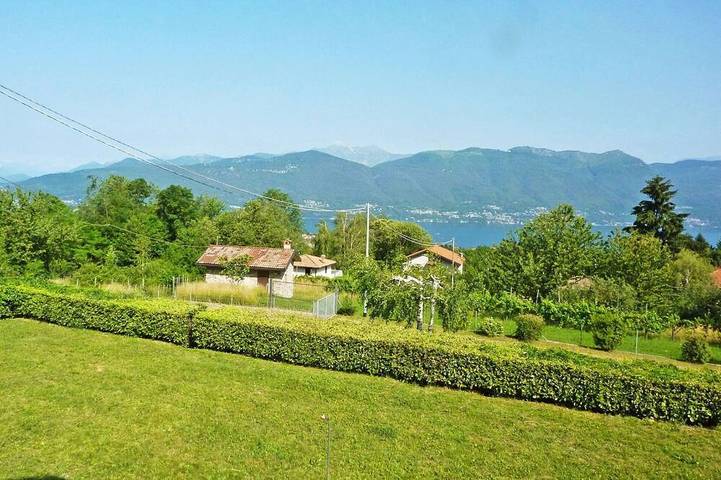 Chalet für 6 Personen, mit Balkon/Terrasse und Terrasse sowie Garten am Lago Maggiore