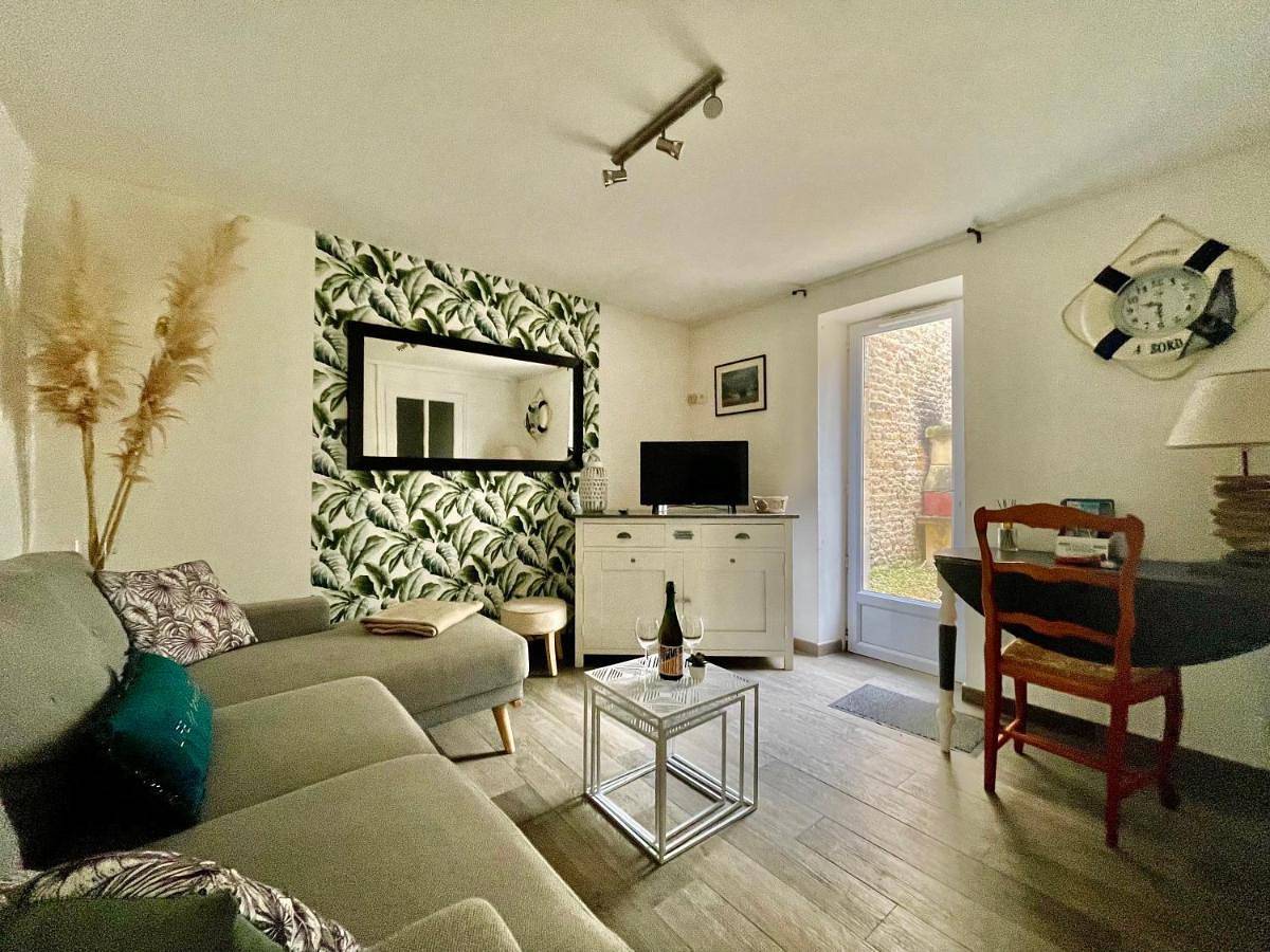 Beach House & Patio by Melrose in Arromanches-les-Bains, Région de Bayeux