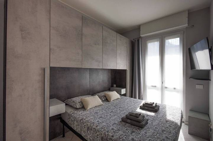 Appartamento intero, Spazioso appartamento con terrazzo Navigli, Bocconi in Milano, Provincia di Milano