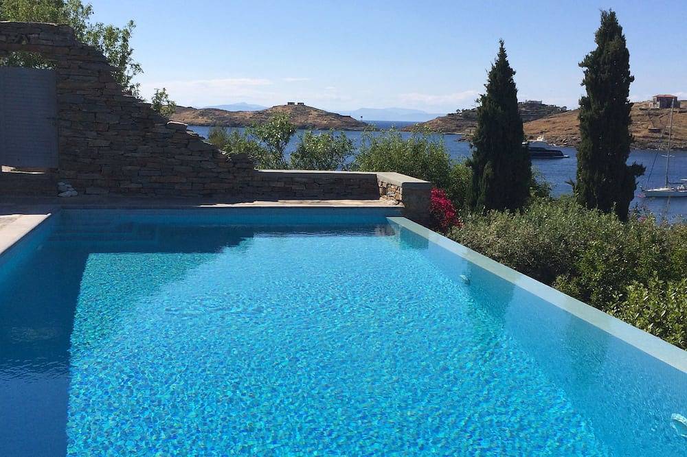 Villa fronte mare con piscina privata e vista sul mare in Kea