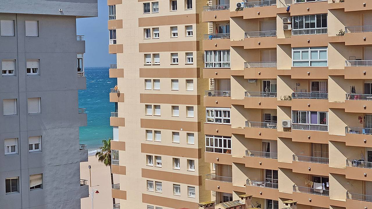 Entire apartment, Avenida Paseo 3 Rooms 2 baños in Playa La Victoria, Cádiz