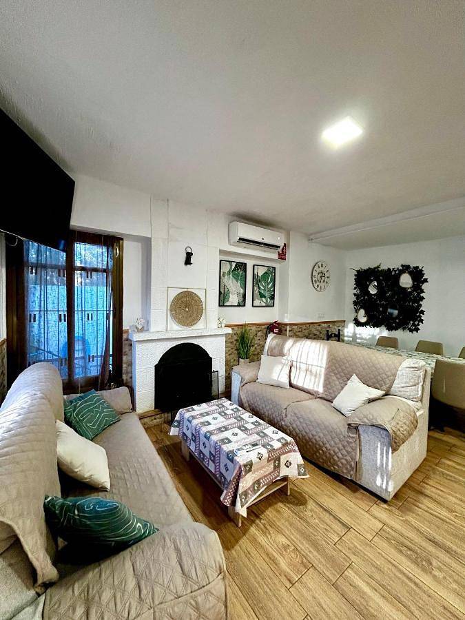 Apartamento para 10 personas, con jardín y piscina además de vistas al lago y vistas, Se admiten mascotas en Ossa de Montiel