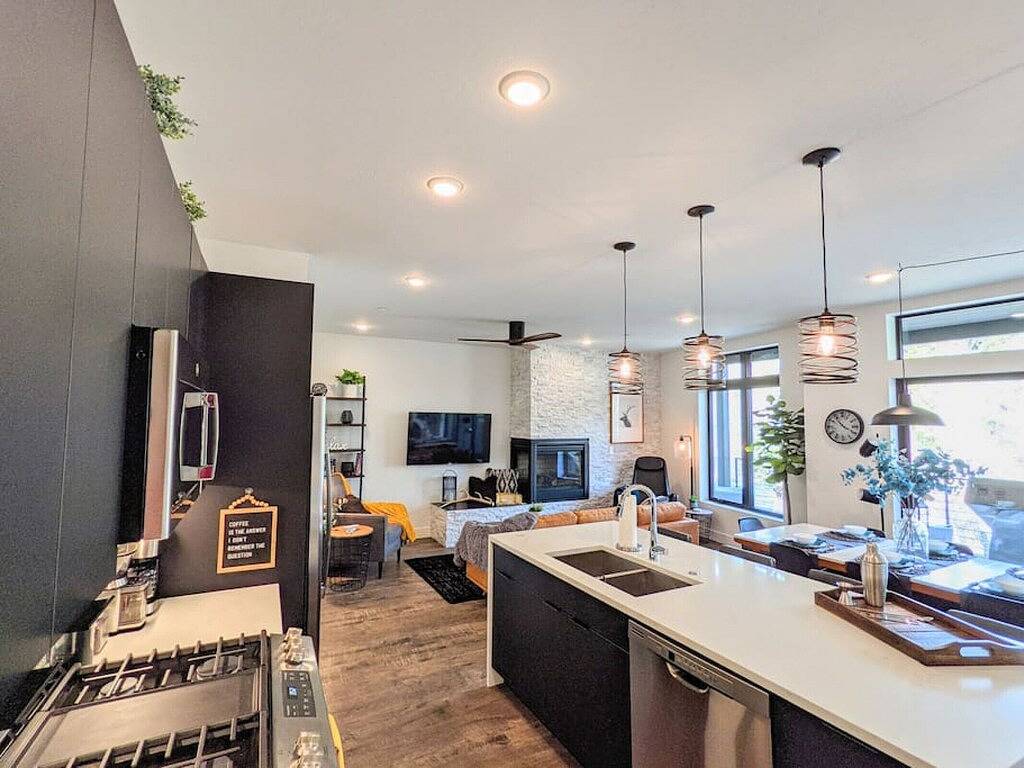 Ganze Wohnung, Brand new property with hot tub, fire pit, parking, covered ski storage, and more! in Silverthorne, Arapaho and Roosevelt National Forests