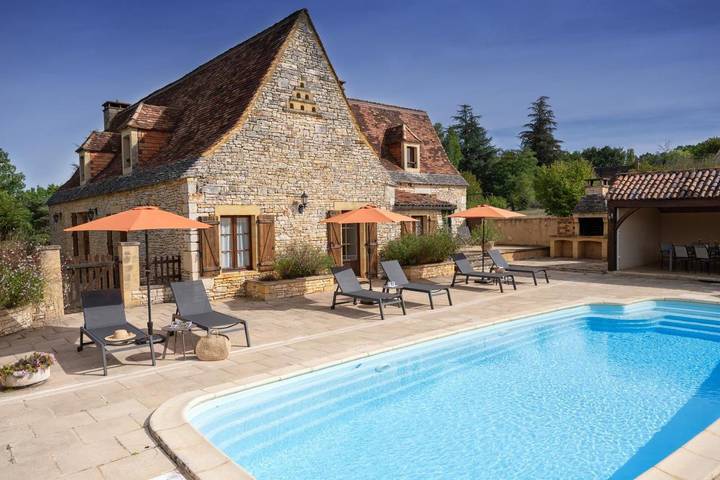 Location de vacances pour 10 personnes, avec Terrasse et Jardin ainsi que Piscine et Vue à La Cassagne