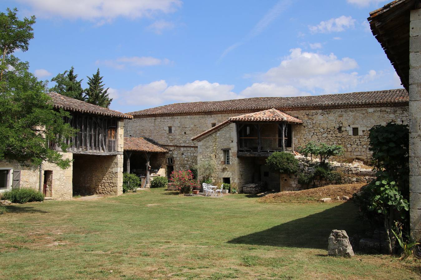 Séjour paisible au Gîte du Château Des Fours, dans un cadre historique à Cumont

 in Cumont, Tarn-et-Garonne