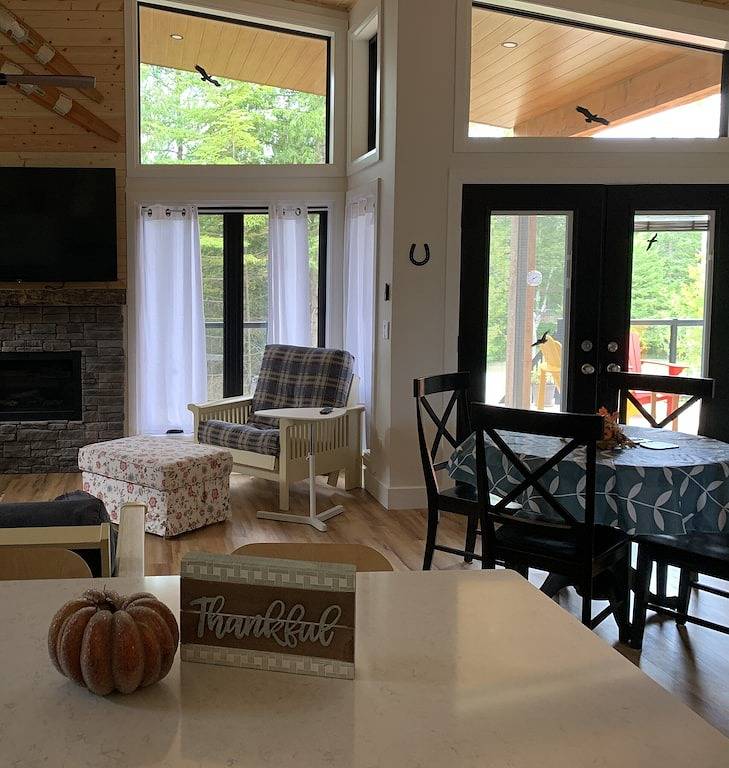 Sauble Beach Cottage – Steps to Beach & Shops in Sauble Beach, Huronsee (Kanada)