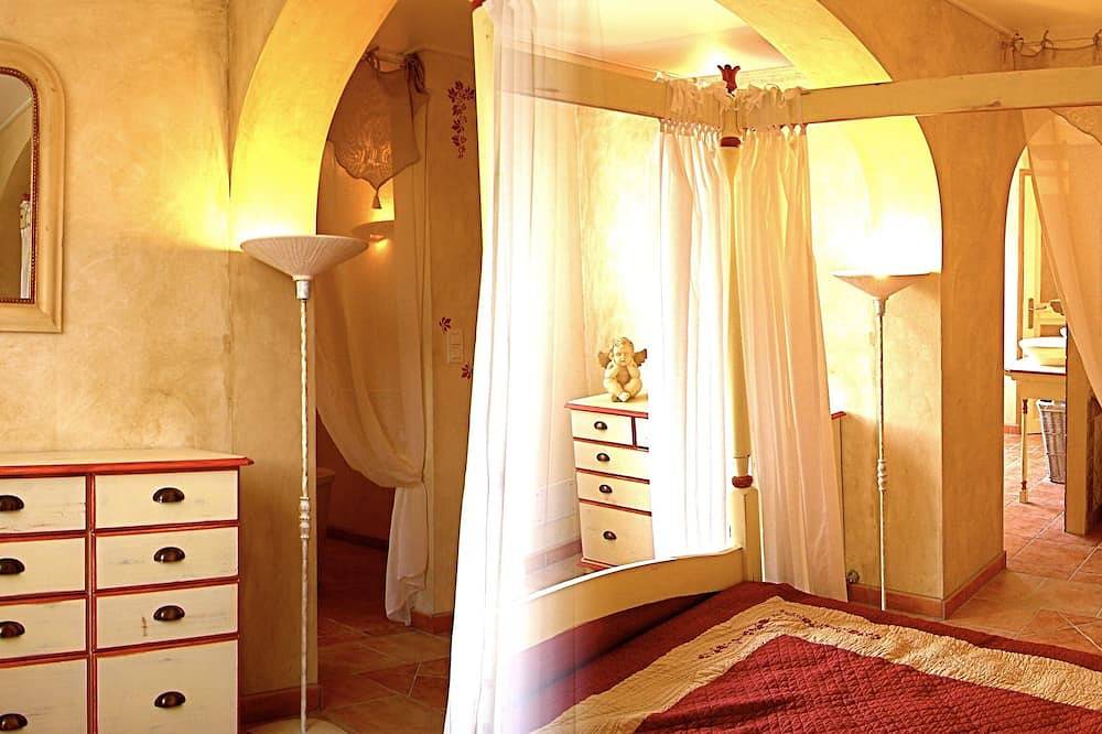 Hacienda provenzal - piscina climatizada interior y exterior, sauna, jacuzzi in Mondragon, Vaucluse