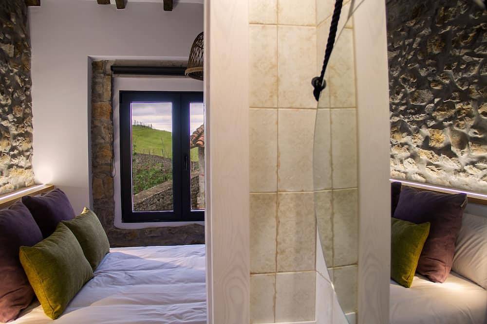 Stone House With Garden Between The Sea And The Mountain in Val de San Vicente, Cantabrian Coast