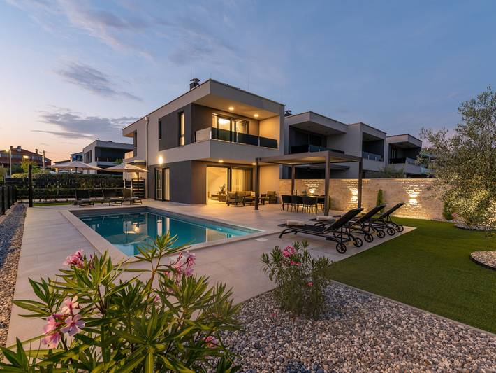 Ferienhaus für 6 Personen, mit Terrasse und Garten in Novigrad - 2