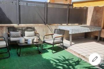 Location de vacances pour 2 personnes, avec vue ainsi que terrasse et jardin à Anglès