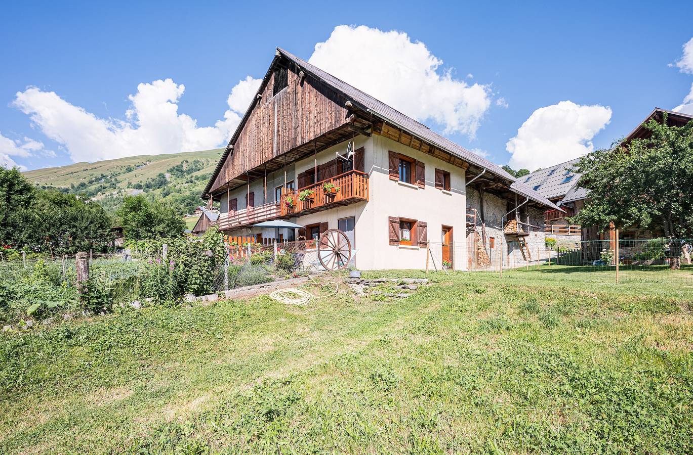 Casa de vacaciones 'Pré-vernay' con vistas a la montaña, terraza privada y jardín compartido in Saint-Jean-d'Arves, Región de Saint-Jean-de-Maurienne
