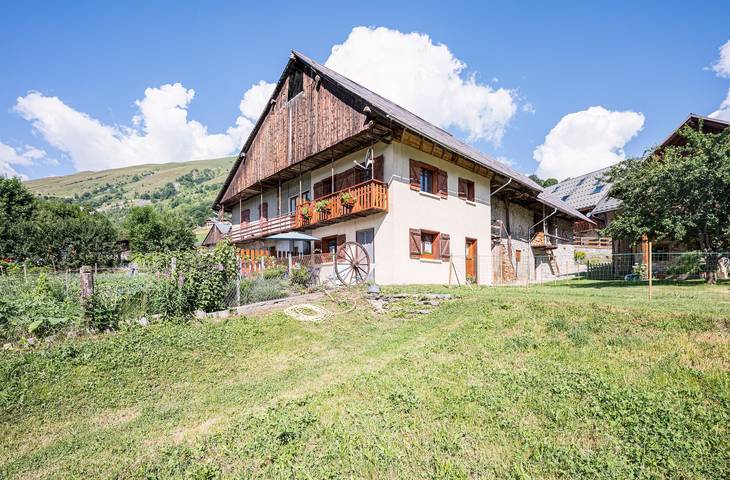 Ferienhaus 'Pré-vernay' mit Bergblick, privater Terrasse und Gemeinschaftsgarten in Saint-Jean-d'Arves, Region Saint-Jean-de-Maurienne