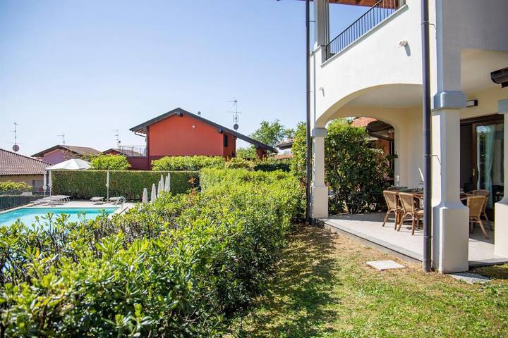 Gîte pour 5 personnes, avec piscine et vue sur le lac ainsi que vue et jardin dans Massino Visconti - 4