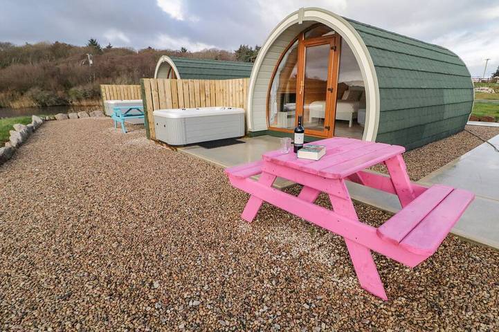 Log cabin for 3 people in County Donegal