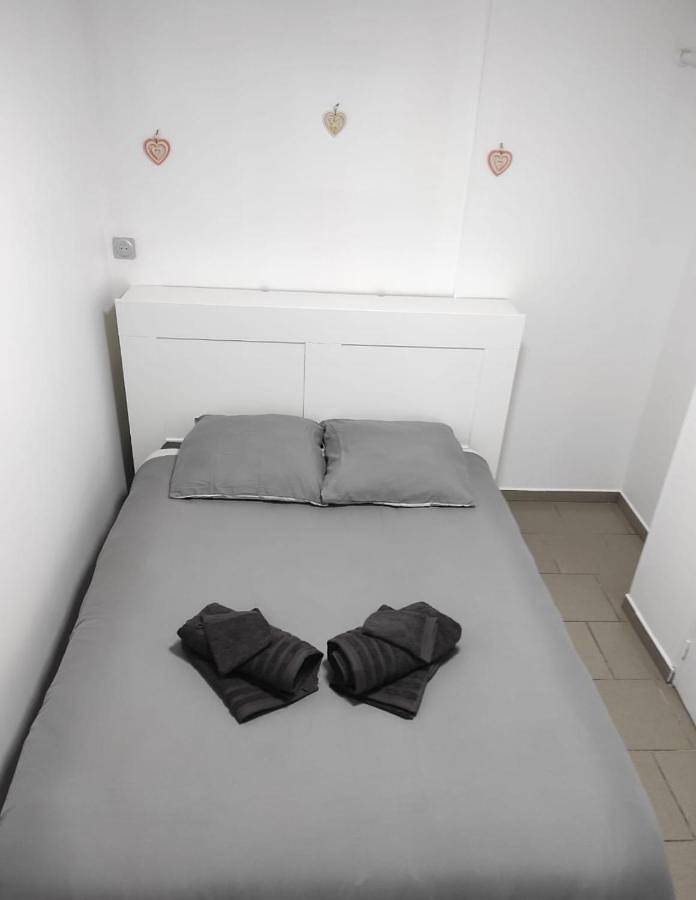 Appartement entier, Studio entier avec Wifi, Smart Tv, proche Douai in Sin-le-Noble, Département Nord