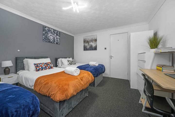 Apartment for 7 people in Milton Keynes