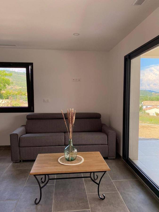 Location de vacances pour 8 personnes, avec vue ainsi que jardin et piscine à Mirabel - 4