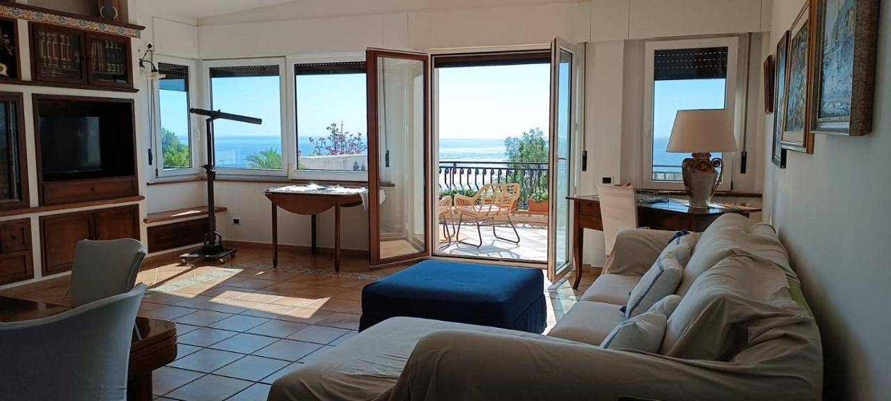 Velalatina Residence B&B Soverato - Camera Maestrale & Camera Tramontana in Soverato, Provincia di Catanzaro