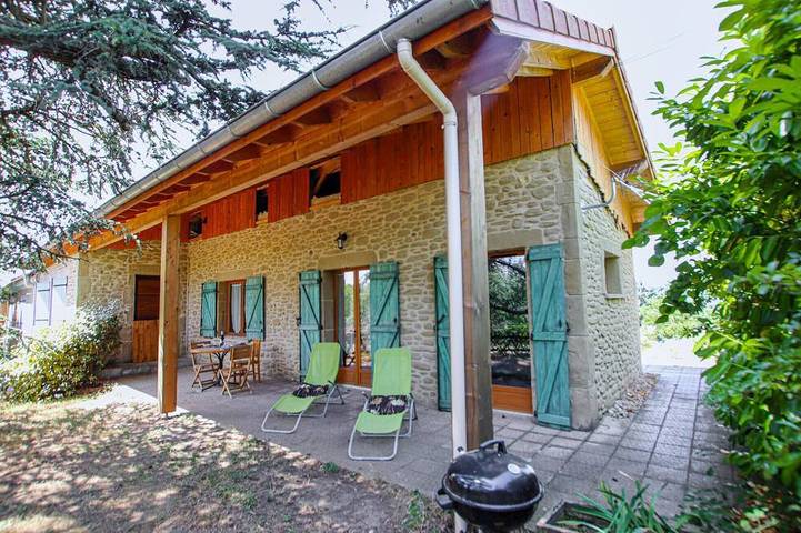 Location de vacances pour 3 personnes, avec piscine et jardin à Saint-Martin-d'Août