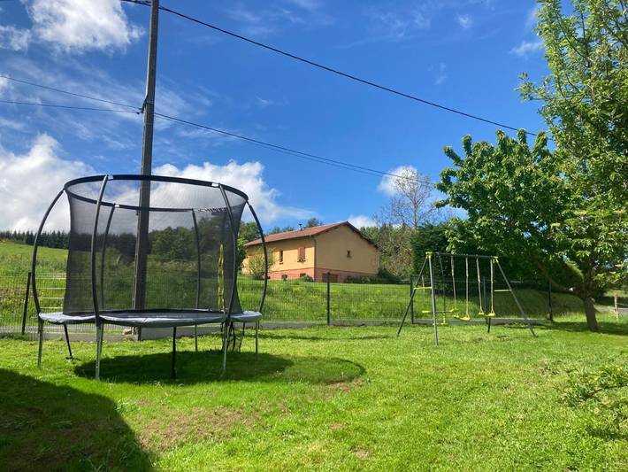 Location de vacances pour 16 personnes, avec vue et jardin à Auzelles - 2