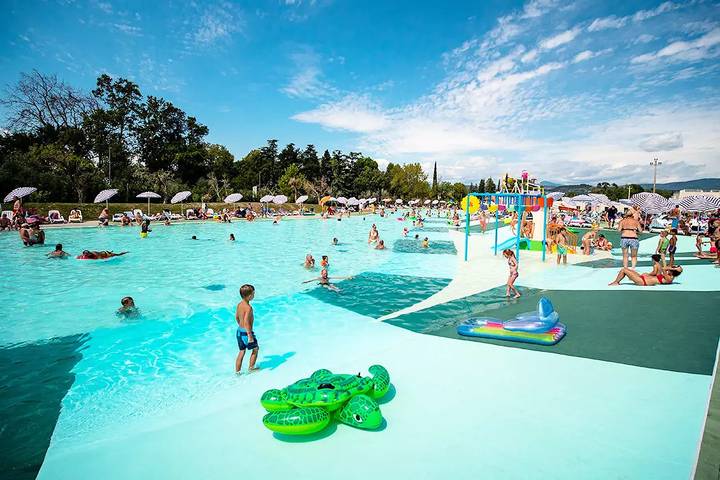 Camping für 4 Personen, mit Terrasse und Pool in Cisano - 4