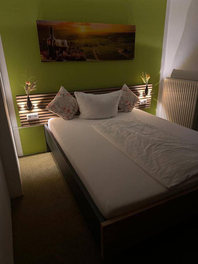 Small Double Room in Schweigen-Rechtenbach, Arrondissement de la Route-du-Vin-du-Sud