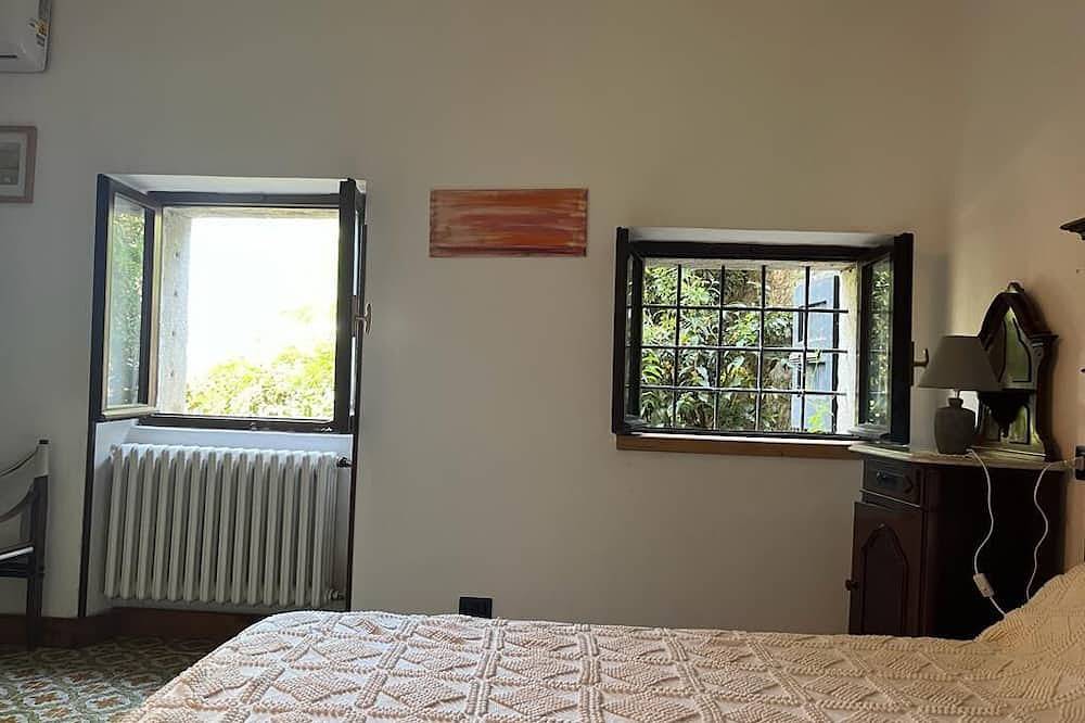 Ganze Wohnung, Villa Nogarola - private pool and garden in Caprino Veronese, Gardasee-Berge