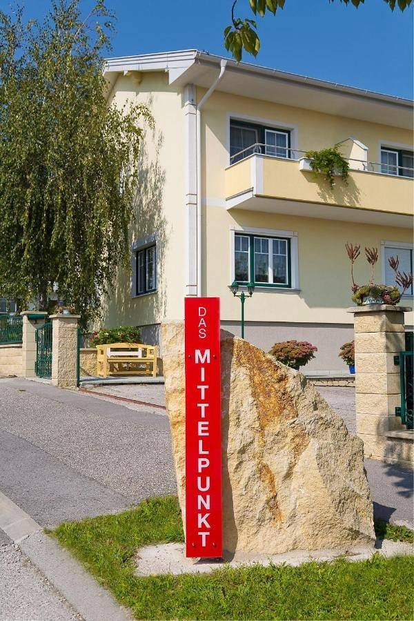 Apartmenthotel für 4 Personen, mit Seeblick und Ausblick sowie Garten - 1