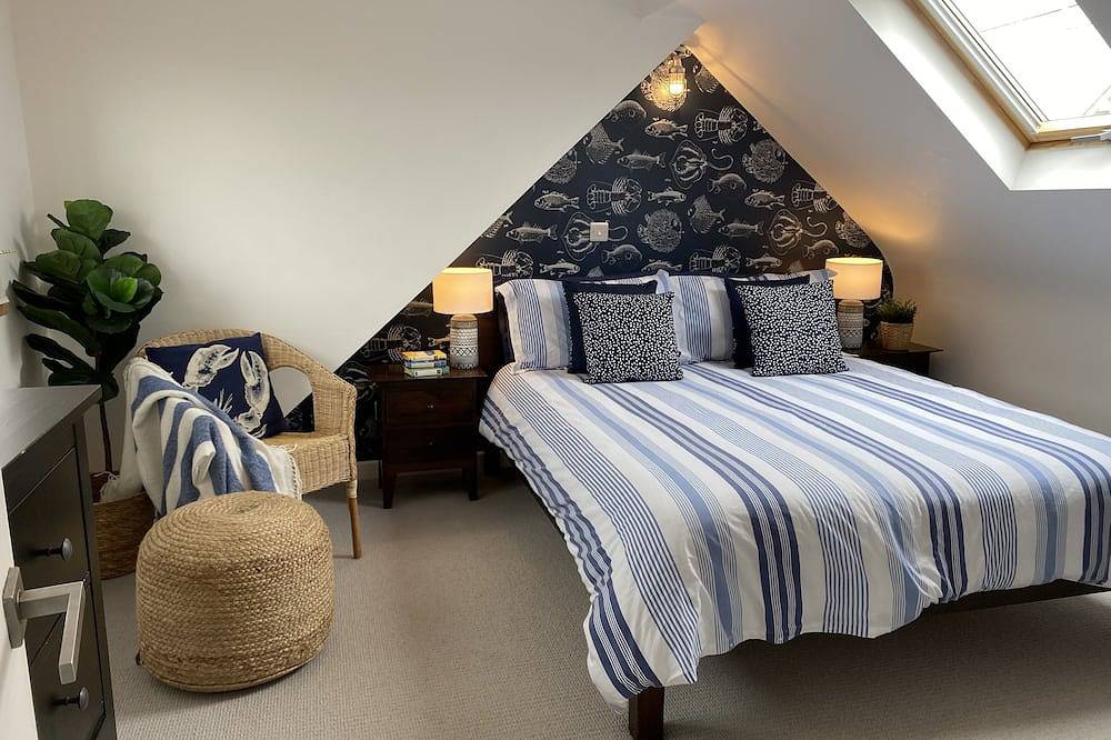 Stunning Spacious Seaside cottage, 1 minute from the beach sleeps 12 in Camber, East Sussex