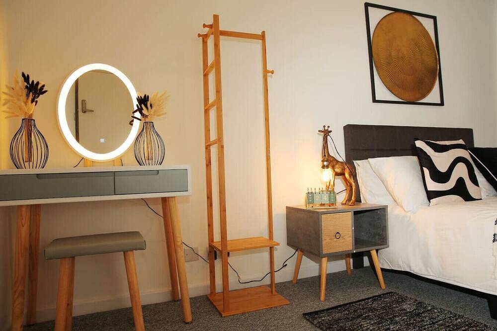 Private Room, 4 minutes walk from Airport Parking in Luton, Chiltern Hills