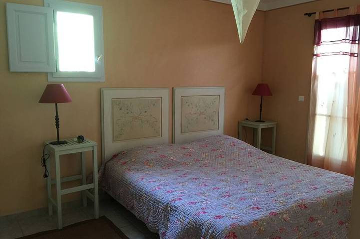Country cottage with swimming pool, for 8 people, fully equipped in Pont-Saint-Esprit, Nimes region