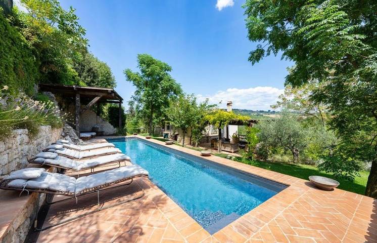 Villa für 8 Personen, mit Ausblick und Garten sowie Pool - 1