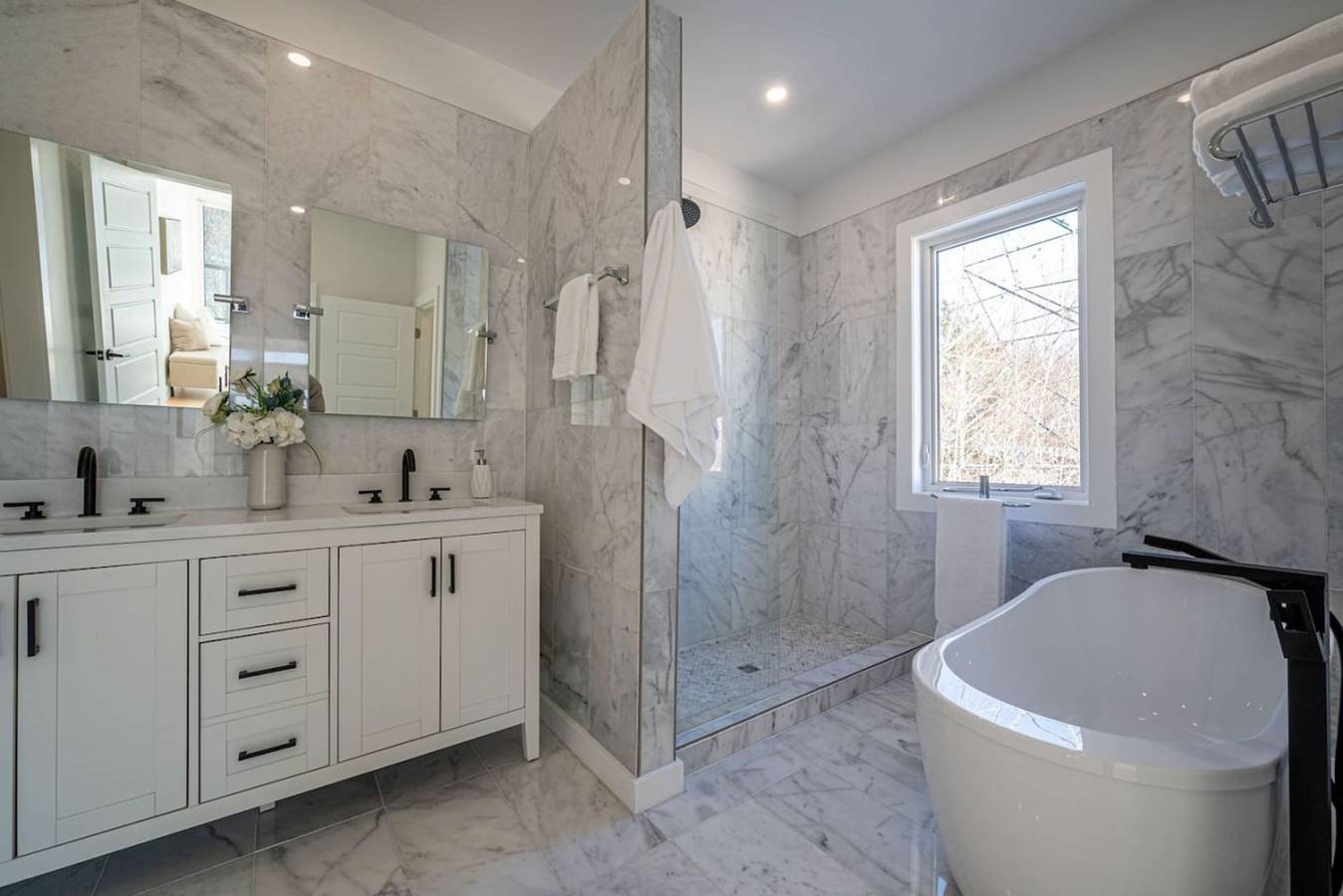 Oceanview Modern Home in Central Halifax in Halifax, Nuova Scozia