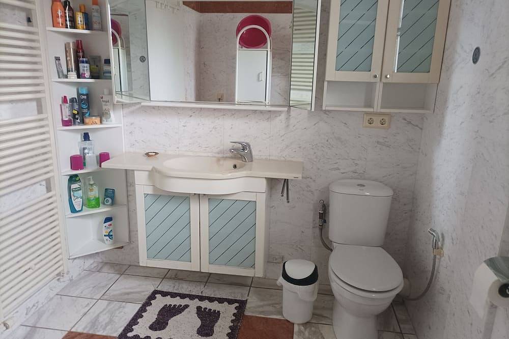 Ganze Wohnung, Haus Eleni, rollstuhlgerecht, zwischen Orangenbäumen, ruhige Lage, 2km vom Meer in Asini, Argolis