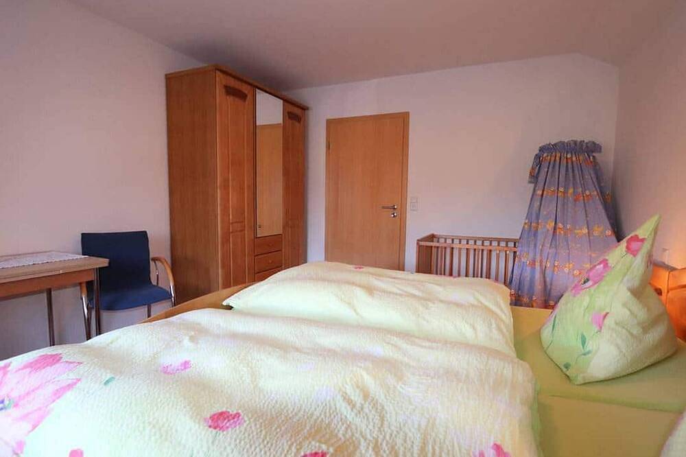 Apartamento inteiro, Apartamento 'Ferienwohnung Blütenzauber' com Terraço Privado, Jardim Partilhado e Wi-Fi in Durbach, Central Black Forest