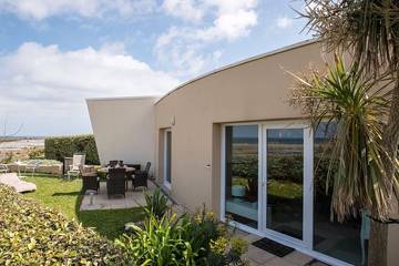 Gîte pour 2 personnes, avec jardin dans Plage de Kerfissien