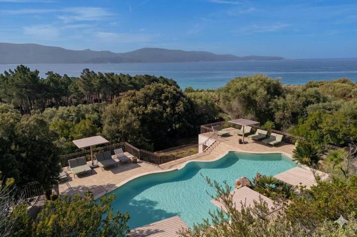 Appart’hôtel pour 6 personnes, avec Terrasse et Jardin ainsi que Piscine et Vue à Olmeto
