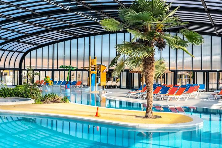 Camping für 6 Personen, mit Terrasse und Pool in Vendays-Montalivet